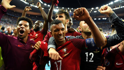 A crescut printre şobolani şi cerşea mâncare pe străzi înainte să câştige Champions League! Una din cele mai impresionante poveşti din lumea fotbalului