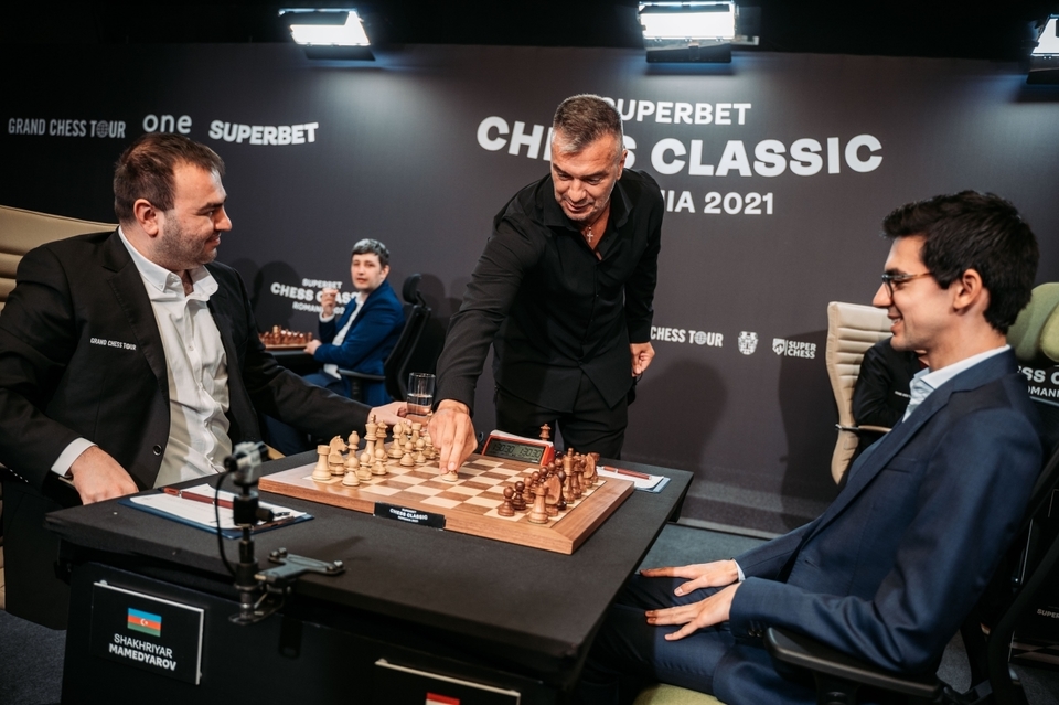 //i0.1616.ro/media/581/3142/38224/20245036/2/superbet-chess-classic-2021-runda-8-daniel-pancu-face-prima-mutare-shakhriyar-mamedyarov-anish-giri-13-iun-res.jpg