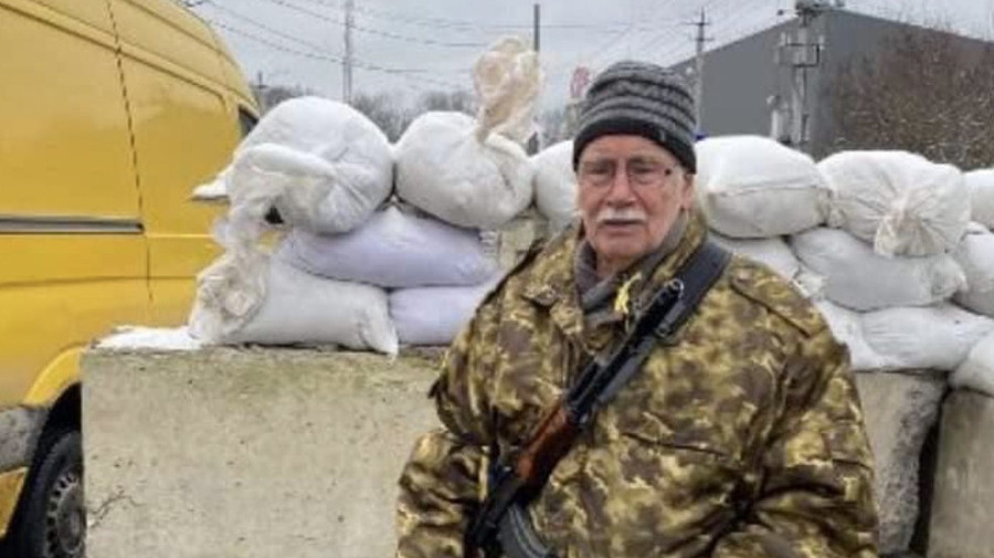 Imaginea zilei! Cine este bătrânul de 83 de ani care a ieşit pe front să apere Ucraina în faţa invaziei