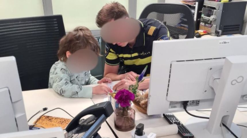 Mesajul poliţiei din Olanda, după ce un copil de 4 ani a plecat cu maşina mamei sale la plimbare. ”L-am găsit pe viitorul Max Verstappen”