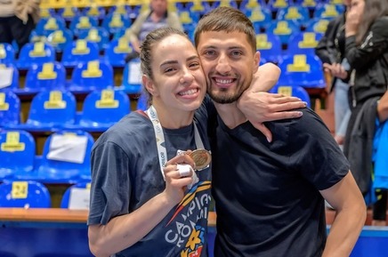 Handbalista Sorina Tîrcă, campioană cu Rapid Bucureşti, şi fotbalistul Gicu Grozav s-au căsătorit