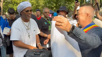 Ronaldinho a ajuns la Cluj-Napoca pentru un spectacol fotbalistic în cadrul Sports Festival