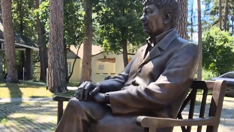 Şahtior Doneţk trimite statuia lui Mircea Lucescu în România. "Este în drum spre Mister” 