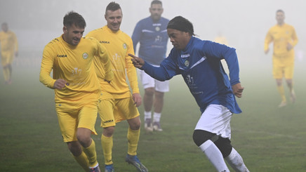 VIDEO | Ronaldinho a făcut spectacol la Iaşi! Duel antologic între starurile lumii şi cele ale României