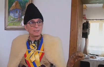 Orăştioara de Sus este şi locul de suflet al profesorului Dorel Săndesc. Acesta păstrează cu sfinţenie tradiţiile de Crăciun