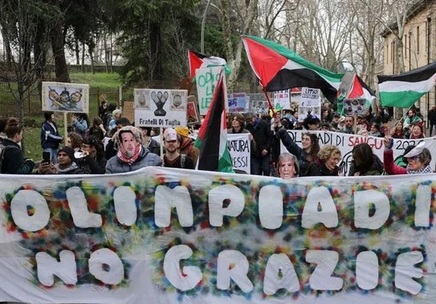 Sute de persoane protestează la Verona înaintea ceremoniei de închidere a Jocurilor Olimpice