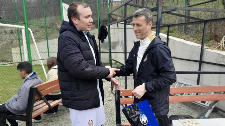 ”Tili-gol” s-a întors la şcoală! Vizită specială a lui Cosmin Tilincă la Şcoala Gimnazială ”Tamas Gyula” din Mera