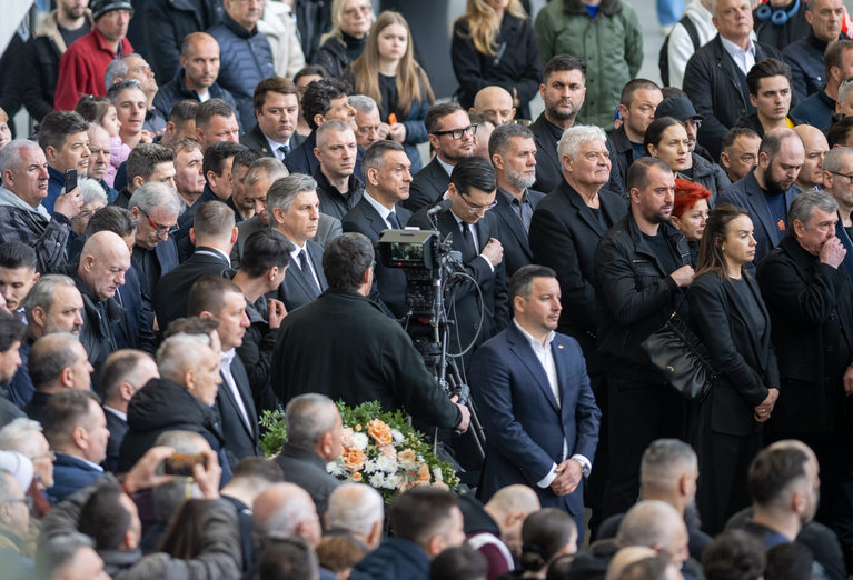 Câte persoane i-au adus un ultim omagiu lui Mircea Lucescu. S-au format cozi uriaşe