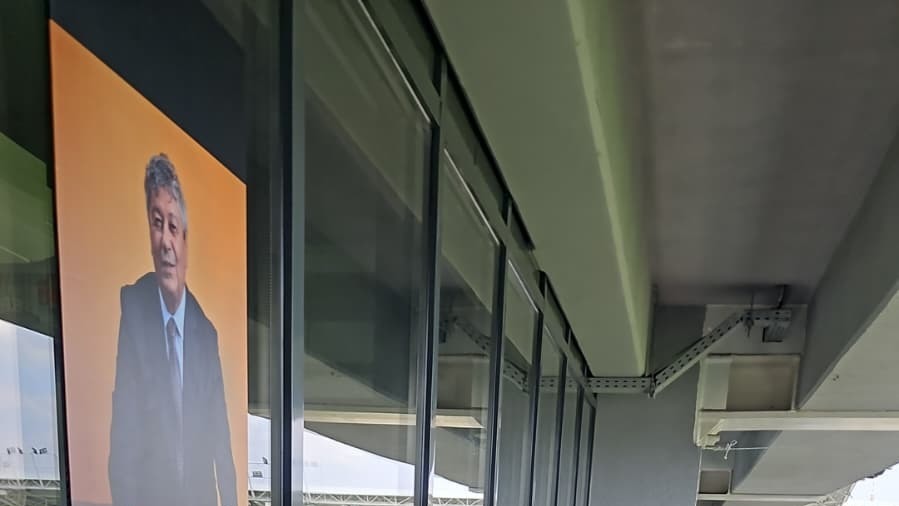 Complexul Sportiv Naţional "Arcul de Triumf" îi aduce un omagiu emoţionant marelui Mircea Lucescu