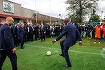 Emmanuel Macron joacă fotbal la Nairobi, în cadrul summitului Africa Forward