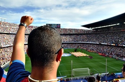 Pasiunea nu stă în loc din cauza banilor: Cum supravieţuieşti ca suporter în 2026 fără să goleşti contul
