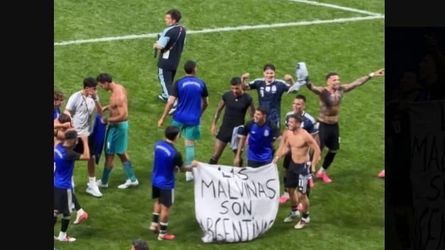 Londra solicită o anchetă FIFA după ce jucătorii argentinieni au afişat un banner despre Insulele Falkland