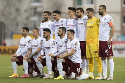 EXCLUSIV | Rapid pregăteşte transferuri spectaculoase. ”Suntem în discuţii cu fel şi fel de jucători”