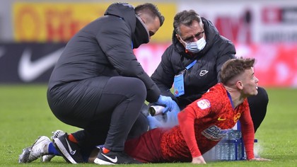 VIDEO | Meci de luptă pentru FCSB cu Sepsi. Darius Olaru a ieşit accidentat la umăr! ”Roş-albaştrii” l-au pierdut şi pe Miron în startul partidei