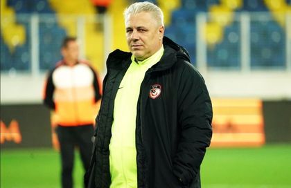 EXCLUSIV | Riscă Şumudică să fie umilit la FCSB? "Patronul crede că are licenţa Pro şi a umilit două neamuri, naşul şi finul"