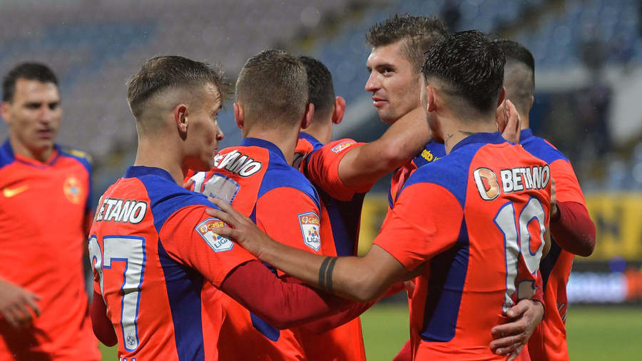 VIDEO | Cu un joc neconvingător, dar cu o eroare şi jumătate de arbiraj, FCSB a învins cu mari emoţii UTA. Formaţia lui Toni Petrea s-a impus cu 2-1

