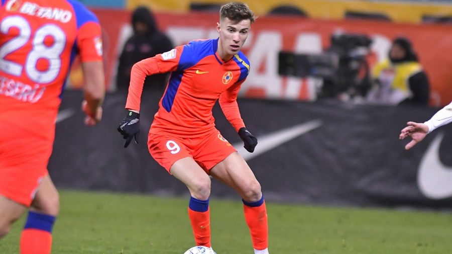 VIDEO | Tavi Popescu, ghinionistul serii în Trivale. Două execuţii superbe ale puştiului de la FCSB au lovit bara transversală