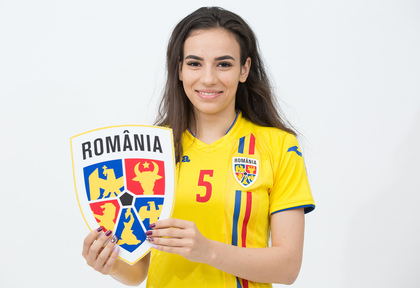 Cea mai cunoscută jucătoare de fotbal din România a răbufnit la adresa lui Becali. ”Dacă una din fetele dânsului era în locul Iulianei?!”