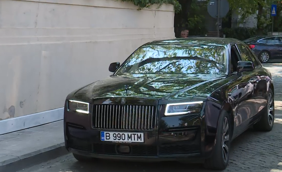 VIDEO | Gigi Becali rămâne pasionat de maşini de lux. Are în colecţie un Rolls-Royce Ghost Black Badge
