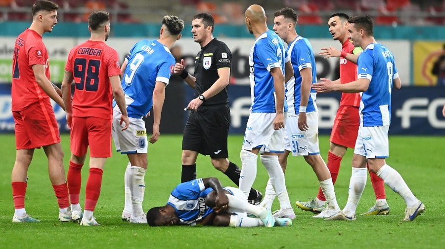 ULTIMA ORĂ ǀ A fost ales arbitrul derby-ului FCSB – Universitatea Craiova!