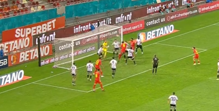 VIDEO | Dawa înscrie unul din cele mai bizare goluri ale sezonului. Mingea s-a lovit de jucători la o fază fixă