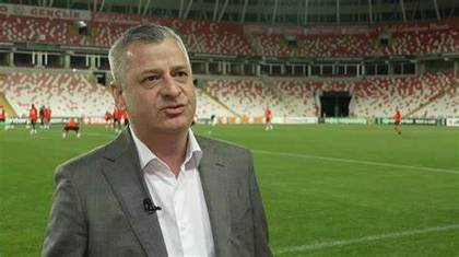 Patronul CFR-ului a intervenit după egalul cu FCSB. Mesaj direct către antrenorul ardelenilor: ”Noroc cu arbitrajul”