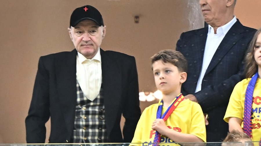 Nemulţumit, Becali intervine în echipa FCSB-ului chiar după prima etapă. Jucătorul care nu va mai prinde primul 11: ”Face prostii. Îl băgăm pe el!”

