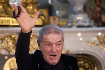 Un jucător de la FCSB, OUT din primul 11! Anunţul făcut de Gigi Becali | EXCLUSIV