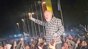 VIDEO | Gigi Becali, spectacol ca pe vremuri. A urcat pe plafonul maşinii