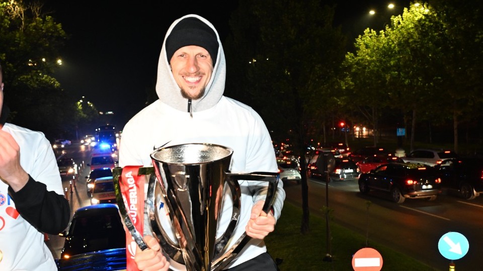 //i0.1616.ro/media/581/3142/38227/22037384/2/sarbatoare-autocar-fcsb-castigarea-superligii-superbet-17-05-2025.jpg