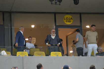 Gigi Becali s-a amuzat copios când a văzut declaraţiile lui Victor Piţurcă: „Sunt unii care mai bâzâie”