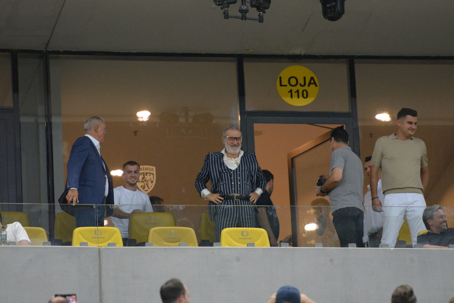Gigi Becali s-a amuzat copios când a văzut declaraţiile lui Victor Piţurcă: „Sunt unii care mai bâzâie”