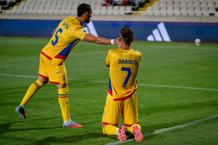 Drăguş, gol pentru a închide gura criticilor! După bijuteria din poarta Ciprului, atacantul s-a dus ”glonţ” pentru a celebra alături de Mircea Lucescu | VIDEO

