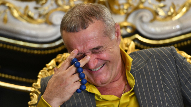 Becali a auzit că un titular de la FCSB vrea să plece şi a răbufnit: "Nu stau să pierd campionatul pentru el! Nu merg astea cu mine"