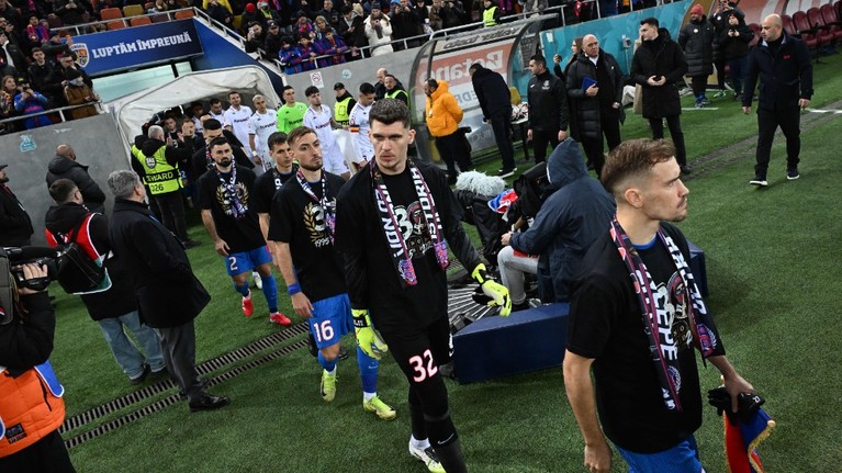 ŞOC la FCSB! Un om de bază i-a cerut de urgenţă lui Gigi Becali să îl lase să plece: „Vrea să facă şi el ce a făcut Şut”