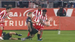 VIDEO | Darius Olaru accidentat GRAV în meciul cu UTA Arad! A fost dus direct la vestiare după un atac sancţionat cu cartonaş roşu