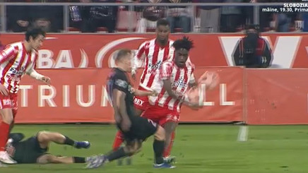 VIDEO | Darius Olaru accidentat GRAV în meciul cu UTA Arad! A fost dus direct la vestiare, gazdele joacă cu un om mai puţin pe teren