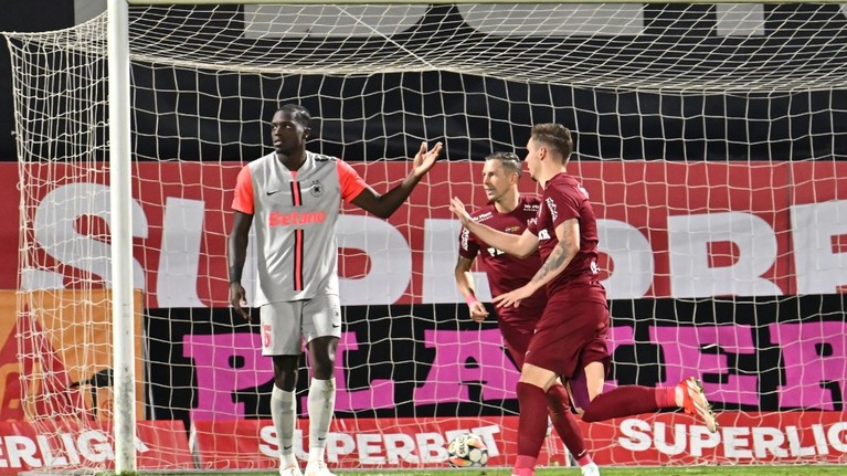 Răsturnare de situaţie! De pe lista neagră a lui Becali, titular în echipa cu care FCSB vrea să revină în top. Vedeta din Superliga pe care patronul roş-albaştrilor regretă că n-a transferat-o

