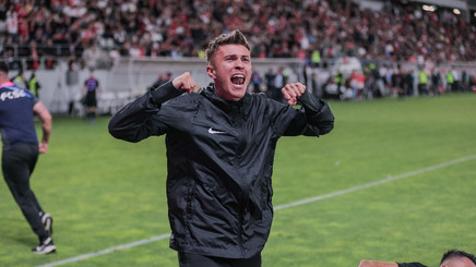Scouterii din Premier League au venit la Bucureşti pentru Tavi Popescu, dar au plecat dezamăgiţi la pauză!