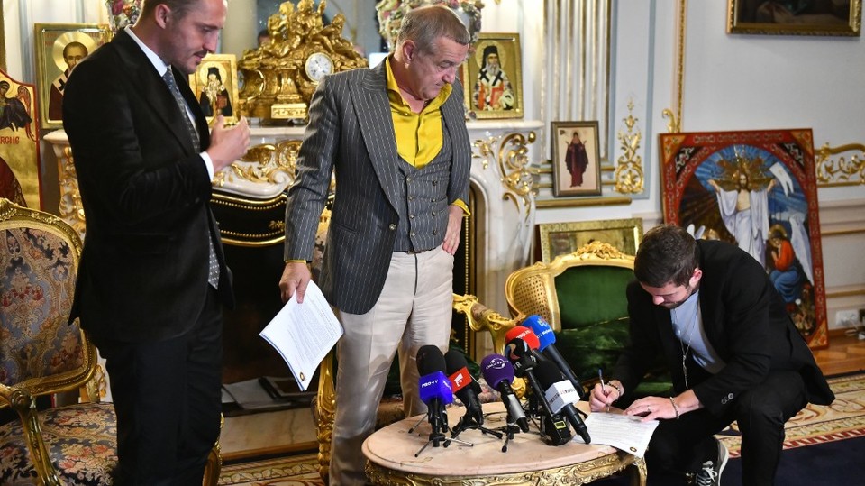 https://i0.1616.ro/media/581/3142/38227/22488361/2/prezentare-sergiu-bus-la-fcsb-14-07-2020.jpg