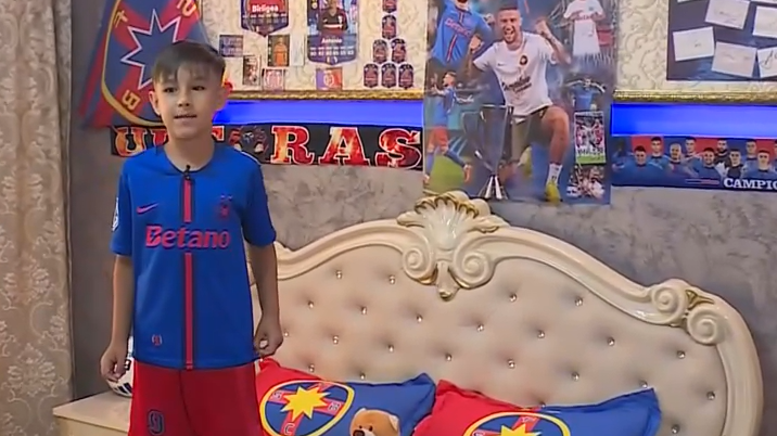 VIDEO EXCLUSIV | Antonio, cel mai simpatic suporter FCSB din mediul online. Şi-a transformat camera într-un muzeu