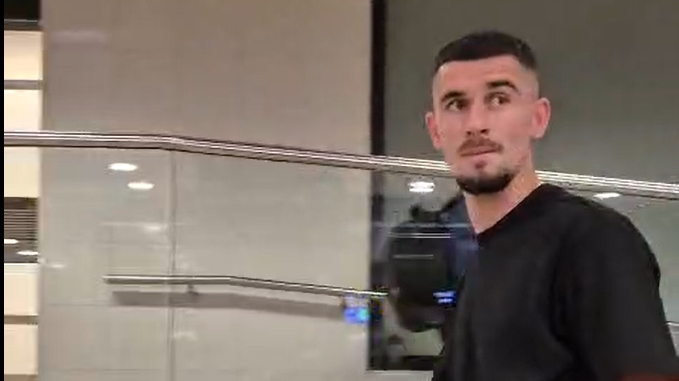 VIDEO | Meriton Korenica a ajuns la Bucureşti şi urmează să semneze cu FCSB