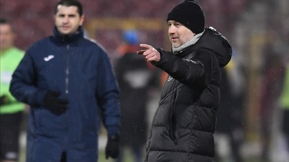 VIDEO | Edi Iordănescu şi-a nuanţat discursul despre arbitraj. "Niciodată nu mi-am permis să evaluez un arbitru, dar ne-a scos două puncte din clasament"