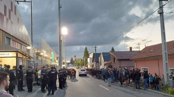 FOTO & VIDEO | Situaţie tensionată înaintea meciului CFR Cluj - Steaua Roşie Belgrad! 150 de fani sârbi au venit la stadion | EXCLUSIV