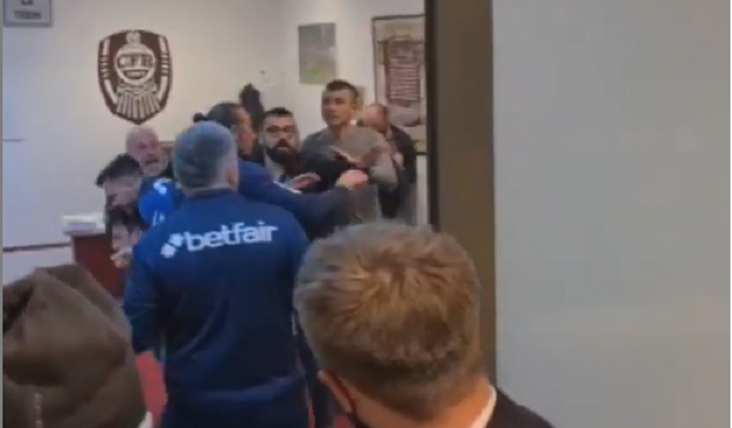 VIDEO | Imagini incredibile din vestiarul CFR-ului, după eşecul cu Steaua Roşie Belgrad. Membri ai staff-ului s-au luat la bătaie