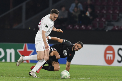 Scandal uriaş la CFR Cluj! Dan Petrescu l-a trimis la echipa a doua pe Gabriel Debeljuh. Vârful croat vrea să plece din Gruia