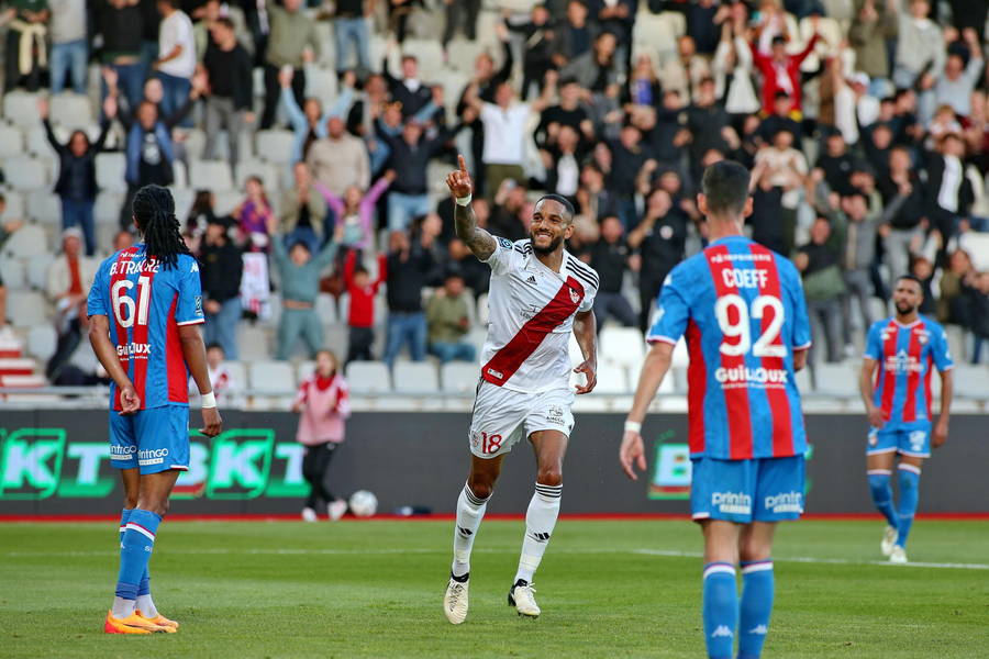 Dan Petrescu şi-a găsit atacant! Fotbalistul care a impresionat în Franţa, dorit la CFR Cluj