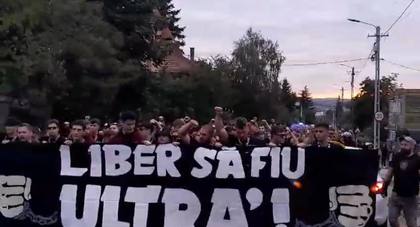 Suporterii lui CFR, în marş spre stadion pentru derby-ul Clujului | VIDEO EXCLUSIV