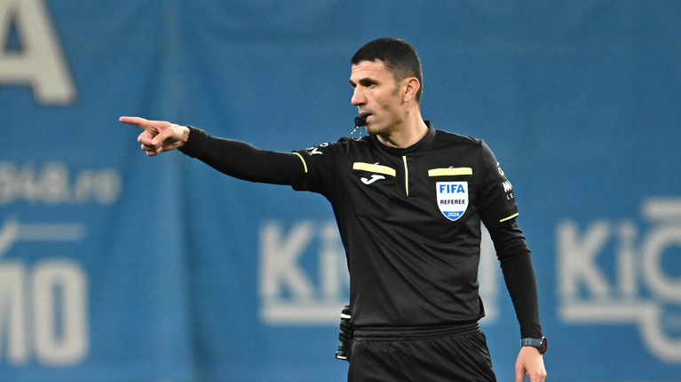 Marcel Bîrsan arbitrează derby-ul local CFR Cluj – Universitatea Cluj