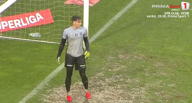 VIDEO | Plouă torenţial la Cluj! Meciul CFR - FCSB e greu de jucat